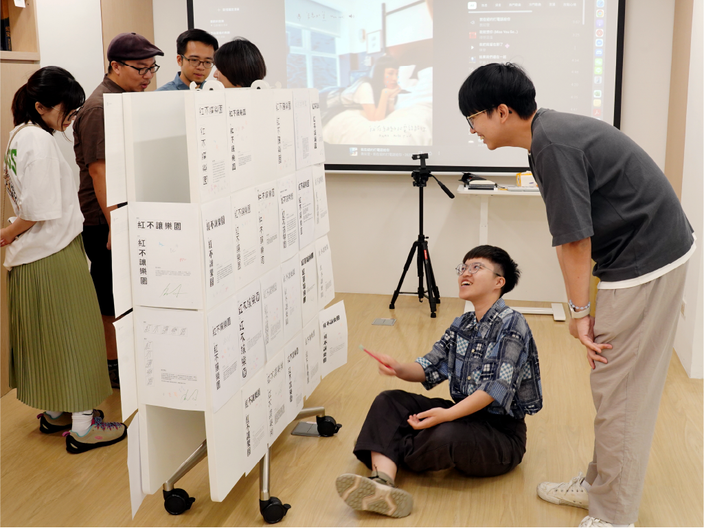 造字鼓勵元由 justfont 內部評選首獎一名、佳作兩名